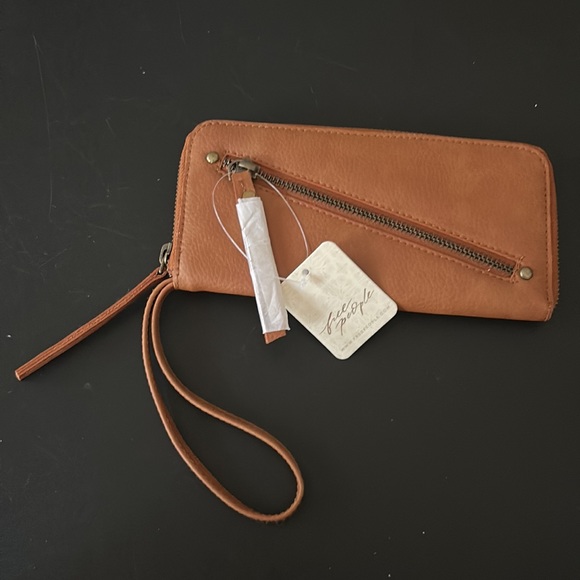 NWT Free People Distressed Vegan Wallet - Picture 4 of 7